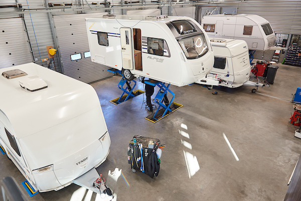 Caravan onderhoud bij CC Emmen